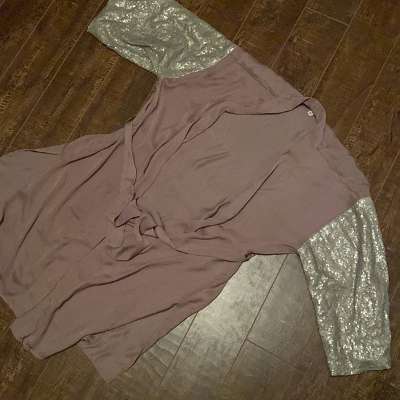 Mauve Sequinned Robe - Picture 5 of 7